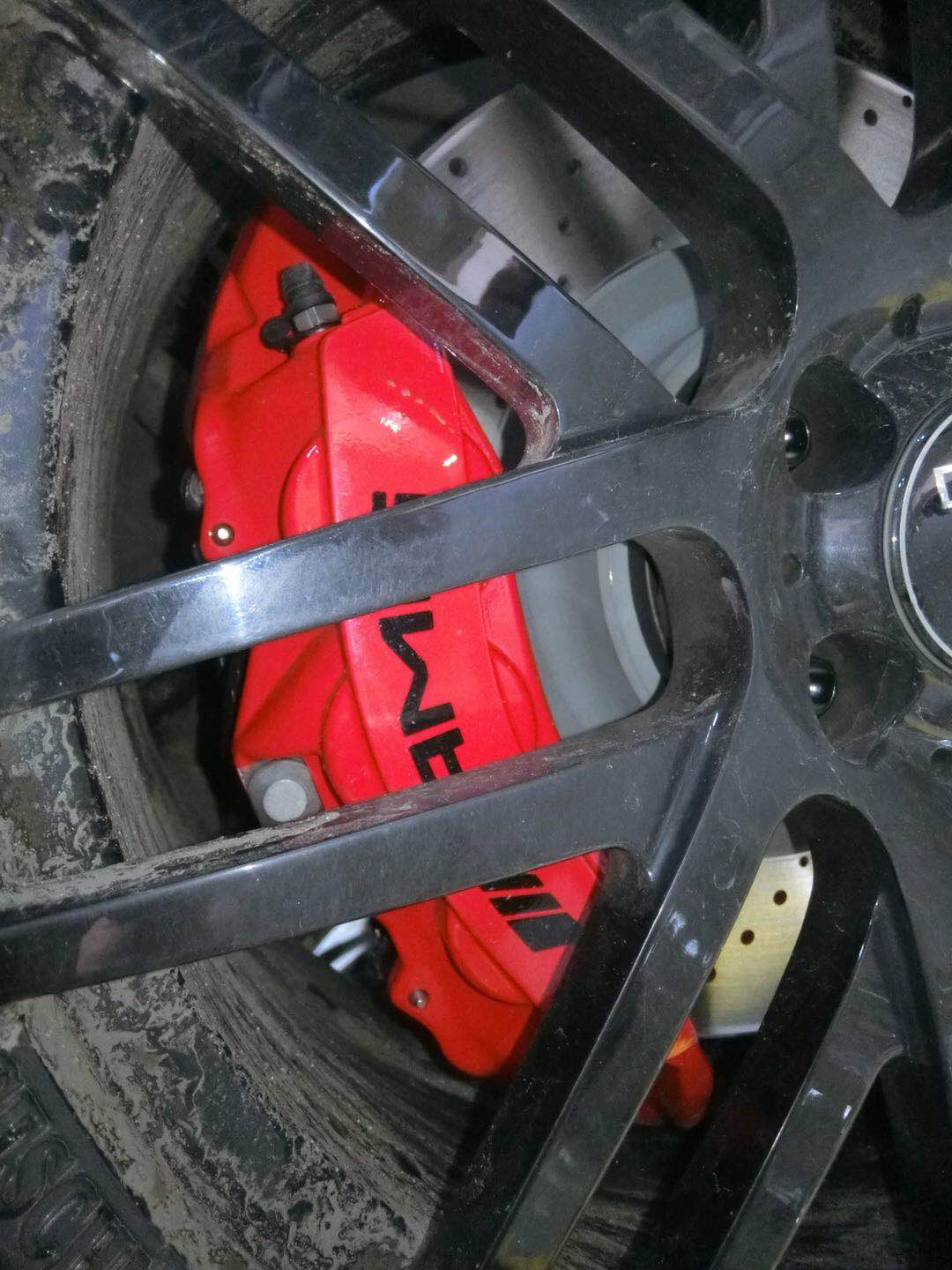 奔馳E300改裝AMG六活塞剎車 奔馳E300改裝AMG六活塞剎車